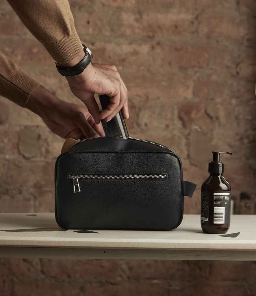 [QD779 BLK ONE] Quadra Tailored Luxe Wash Bag