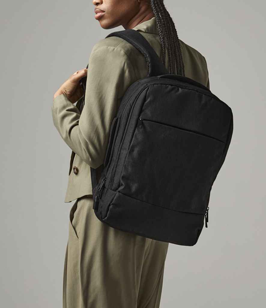 [QD990 BLK ONE] Quadra Q-Tech Charge Convertible Backpack