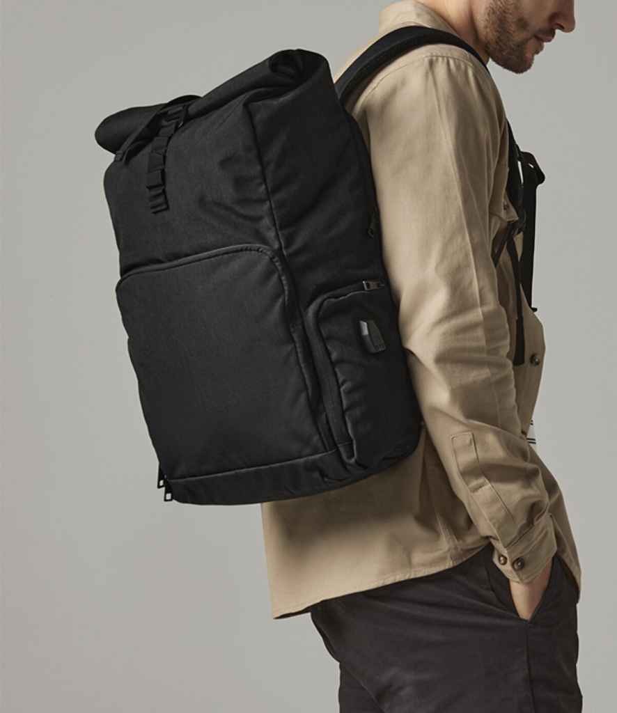 [QD995 BLK ONE] Quadra Q-Tech Charge Roll-Top Backpack