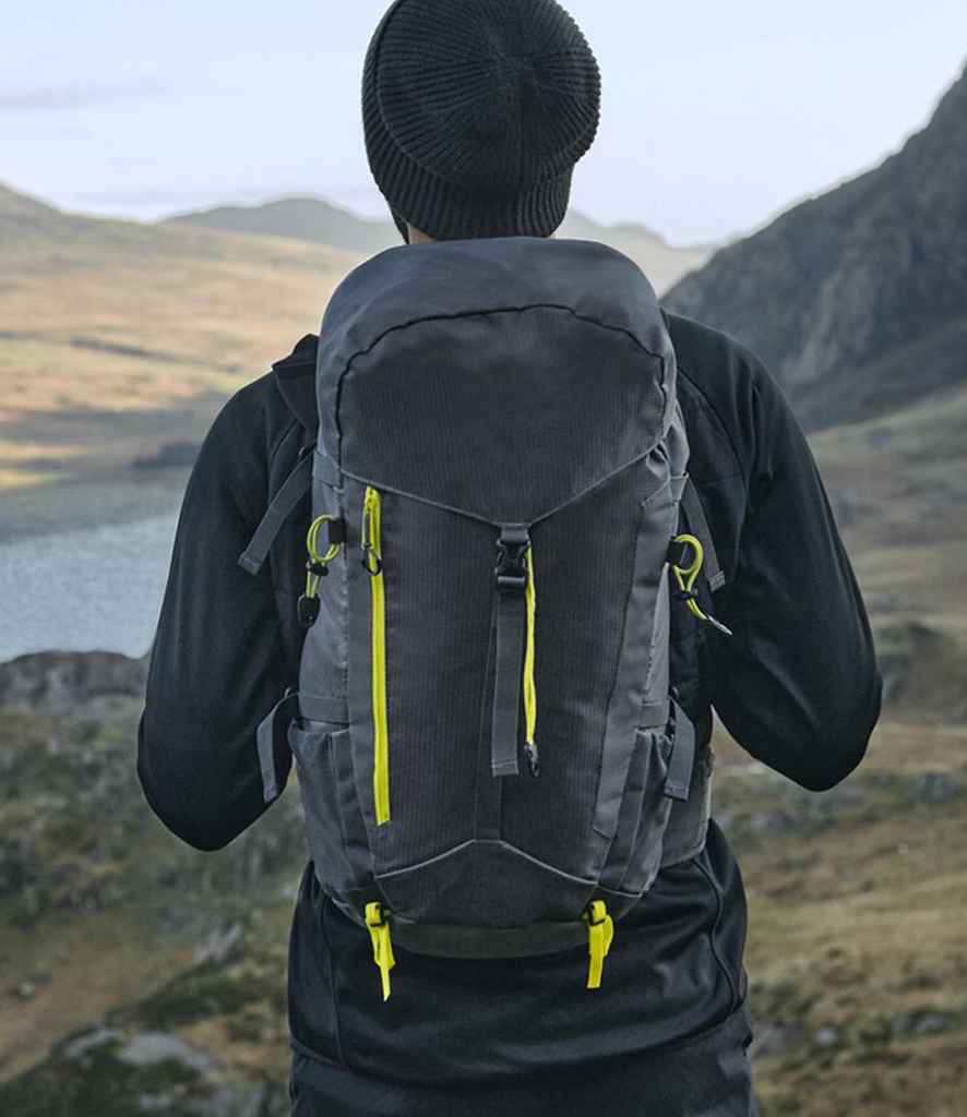 [QX335 BLK ONE] Quadra SLX-Lite 35 Litre Backpack