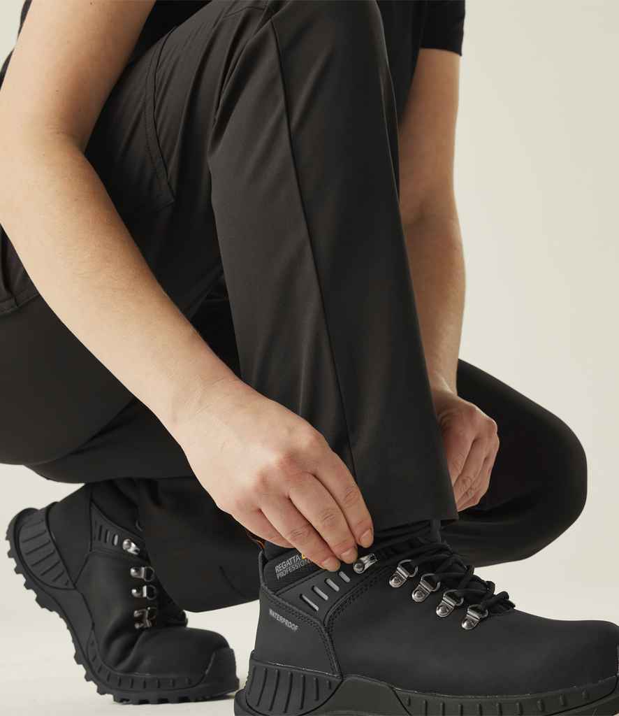 [RG747 BLK 8/R] Regatta Ladies Pro Action Stretch Trousers (8/R, Black)