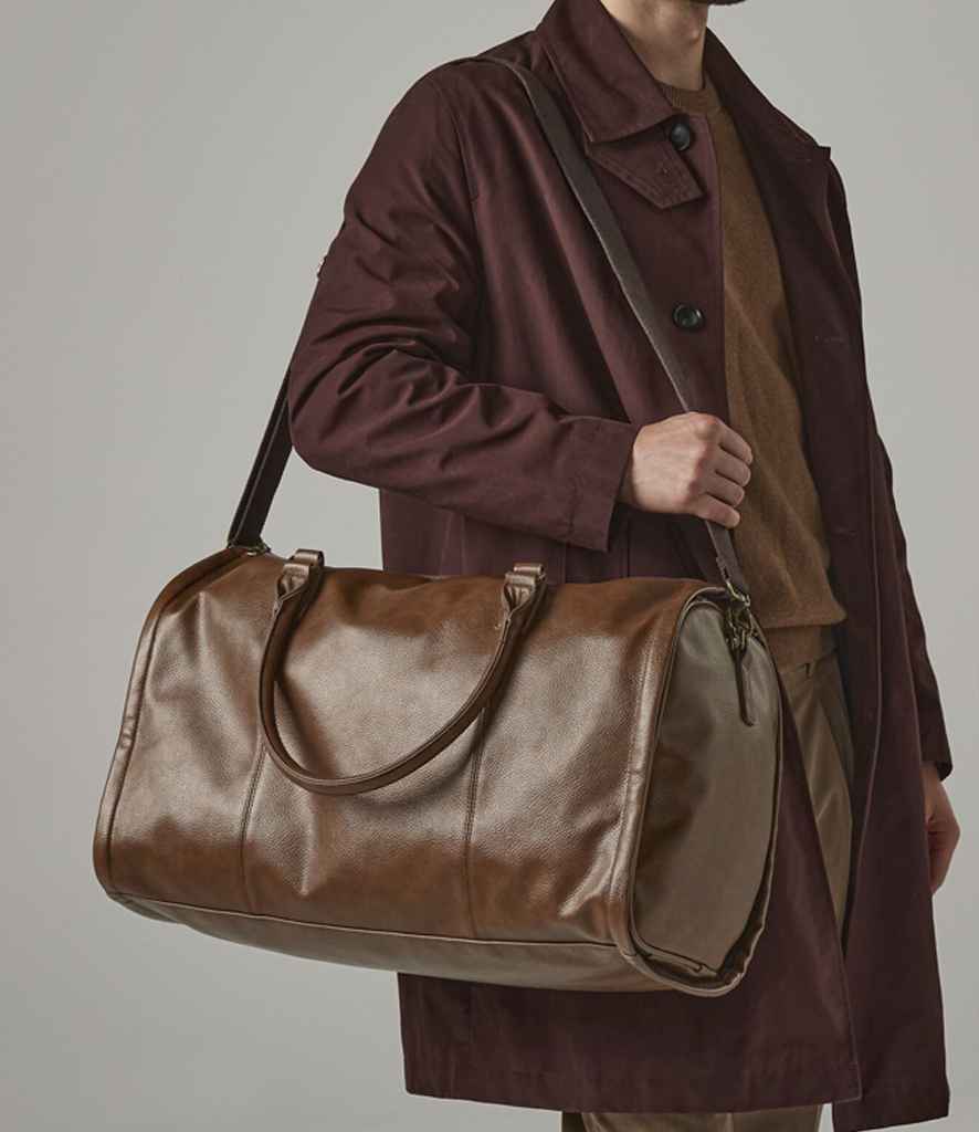 [QD880 BLK ONE] Quadra NuHide® Garment Weekender (Black)