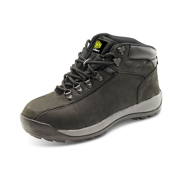 [CTF32BL06] Beeswift SBP Chukka Boot (6, Black)